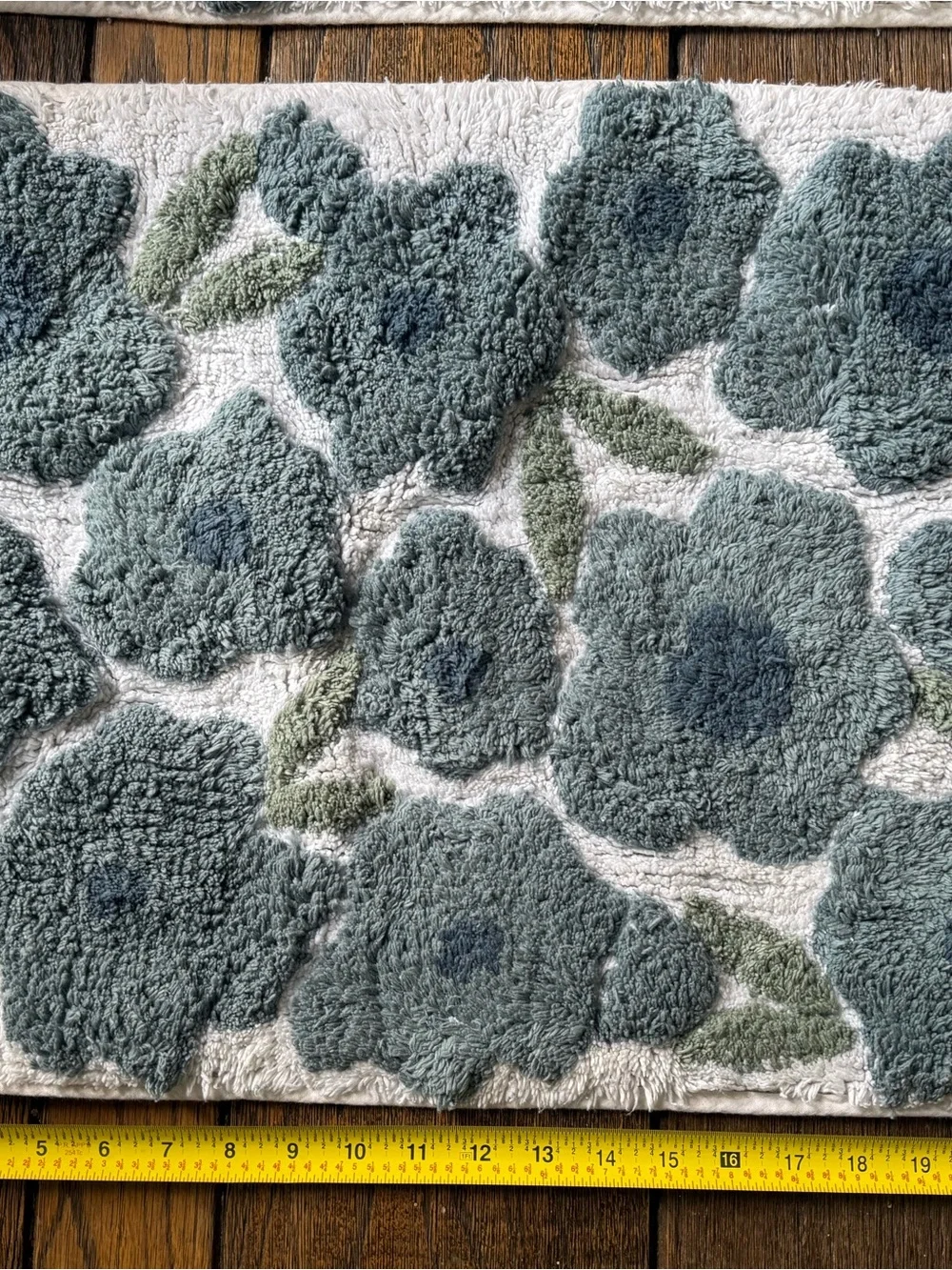 Plush Floral Bath Mat Set in Blue-Green on Cream